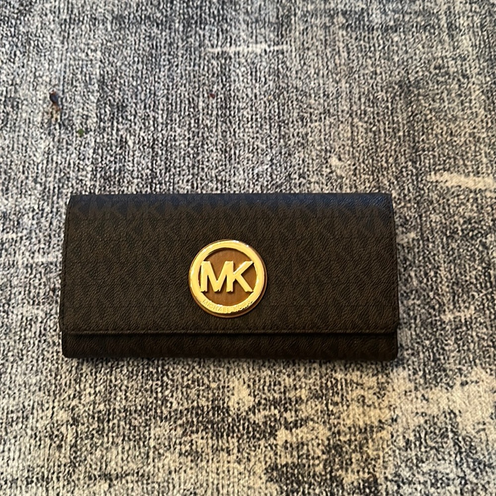 Michael Kors Wallet. Used once!
